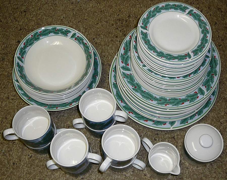Berry Holidays Coupe Soup Bowl by Oneida-1