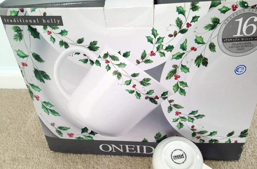 Traditional Holly Dinner Plate by Oneida-1
