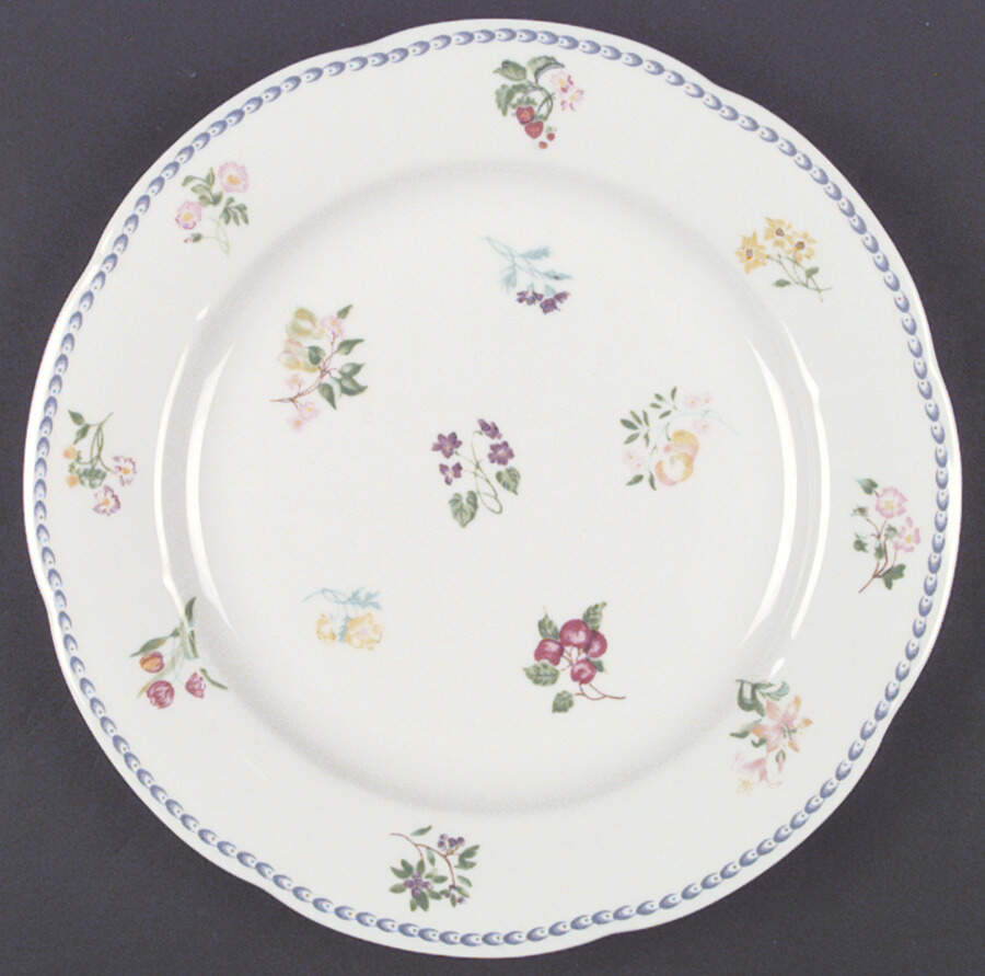 Jardina Dinner Plate by Princeton Studios-1