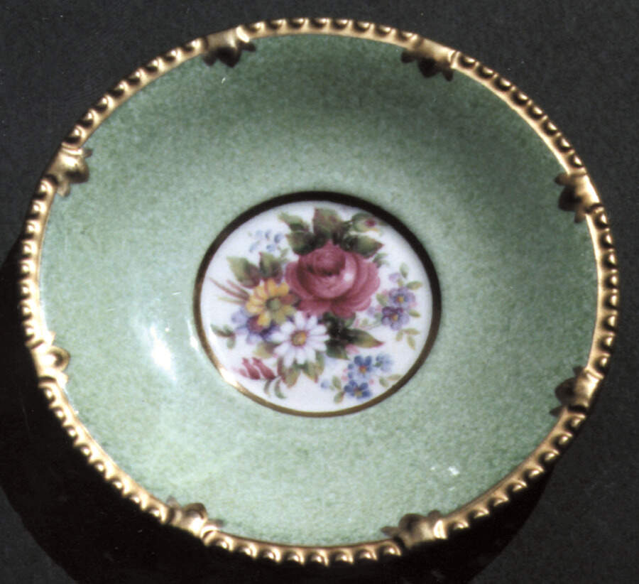 A204-4 Saucer by Paragon-1