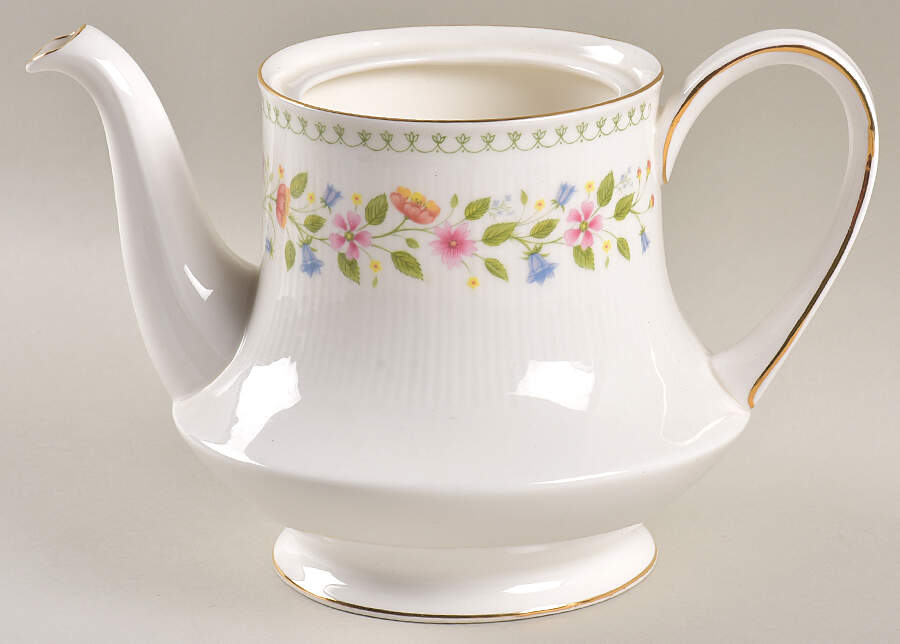Anastasia Teapot No Lid by Paragon-1