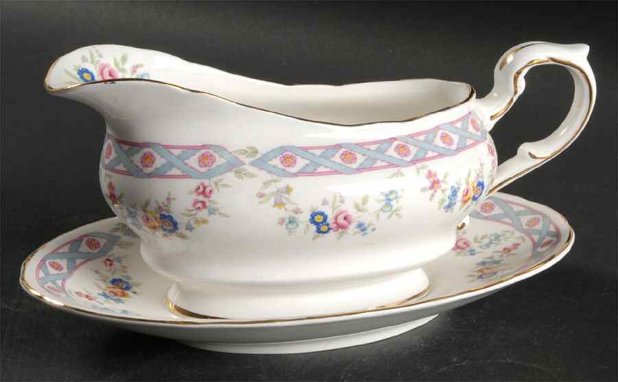 Bow Gravy Boat & Underplate by Paragon-1