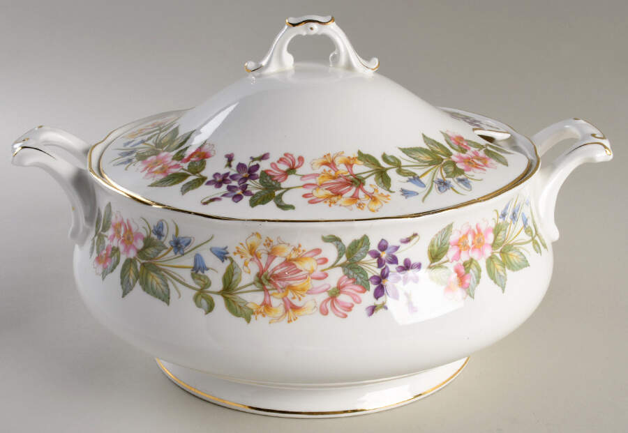 Country Lane (Scalloped Flat Rim) Tureen &  Lid by Paragon-1