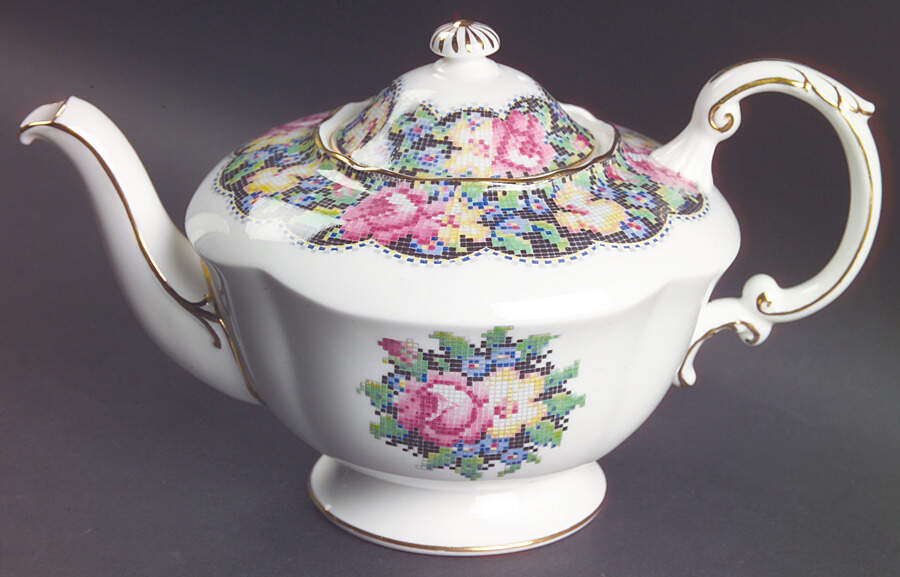 Gingham Rose Teapot & Lid by Paragon-1