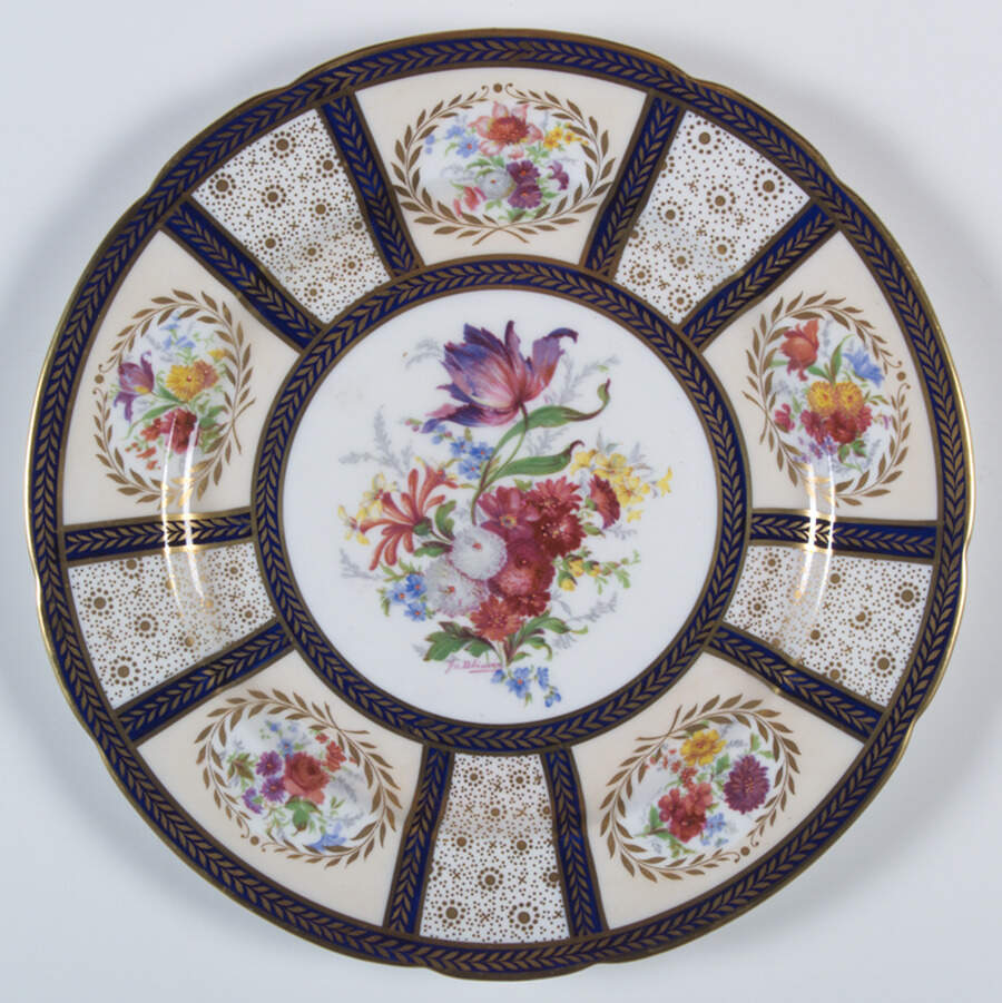 8902 (Scalloped) Large Dinner Plate by Paragon-1
