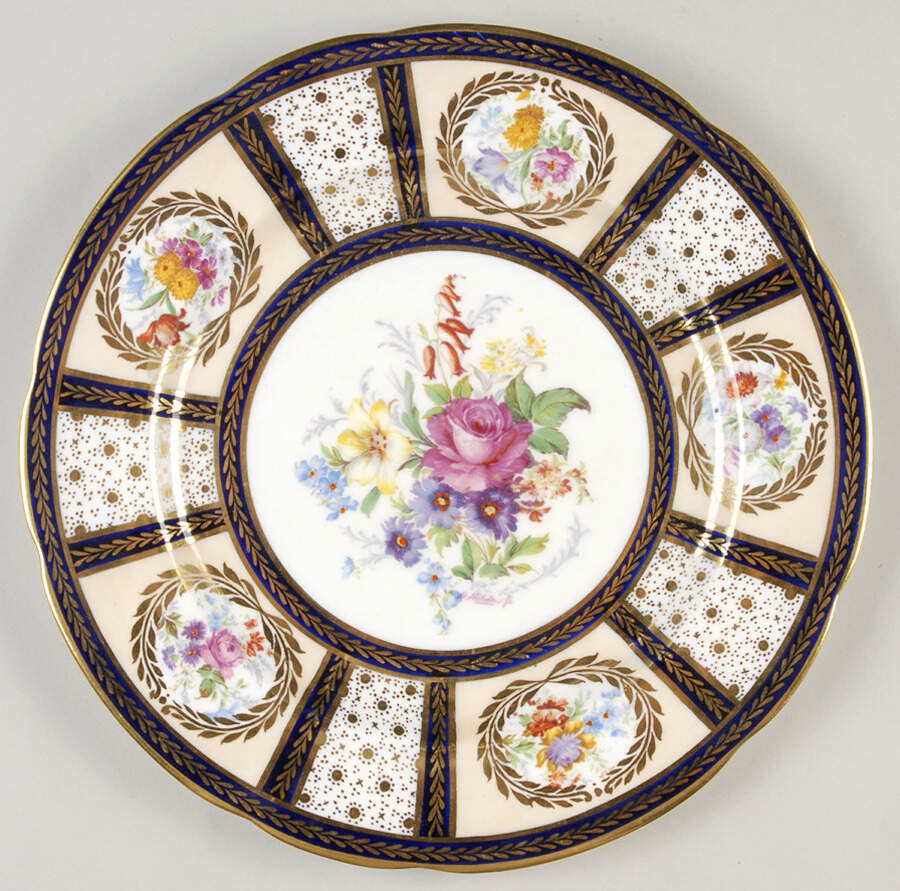8902 (Scalloped) Large Dinner Plate by Paragon-1