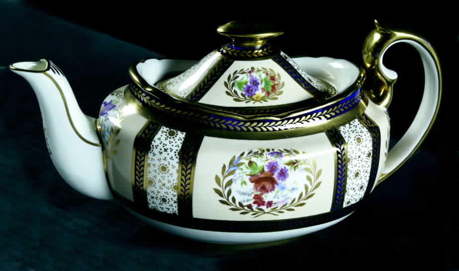 8902 (Scalloped) Teapot & Lid by Paragon-1