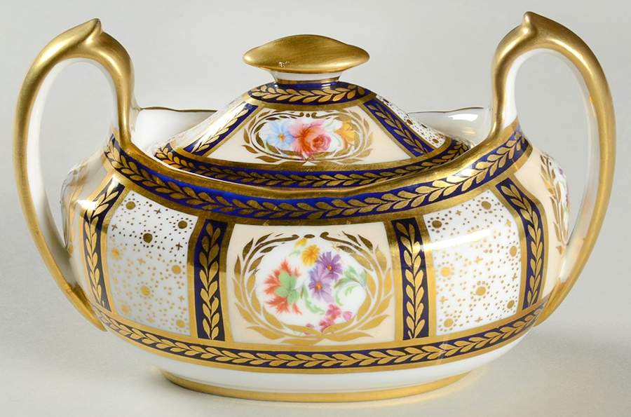8902 (Scalloped) Sugar Bowl & Lid by Paragon-1