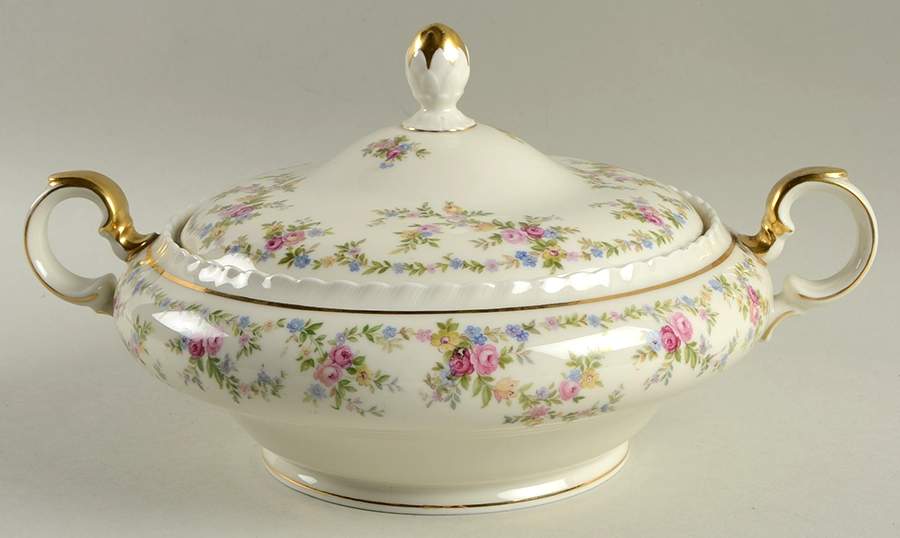 Chalfonte (Czech) Round Covered Vegetable by Princess (Bavaria, Czech)-1