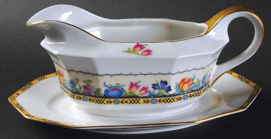 Newport (Cream & White) Gravy Boat with Attached Underplate by Princess (Bavaria, Czech)-1
