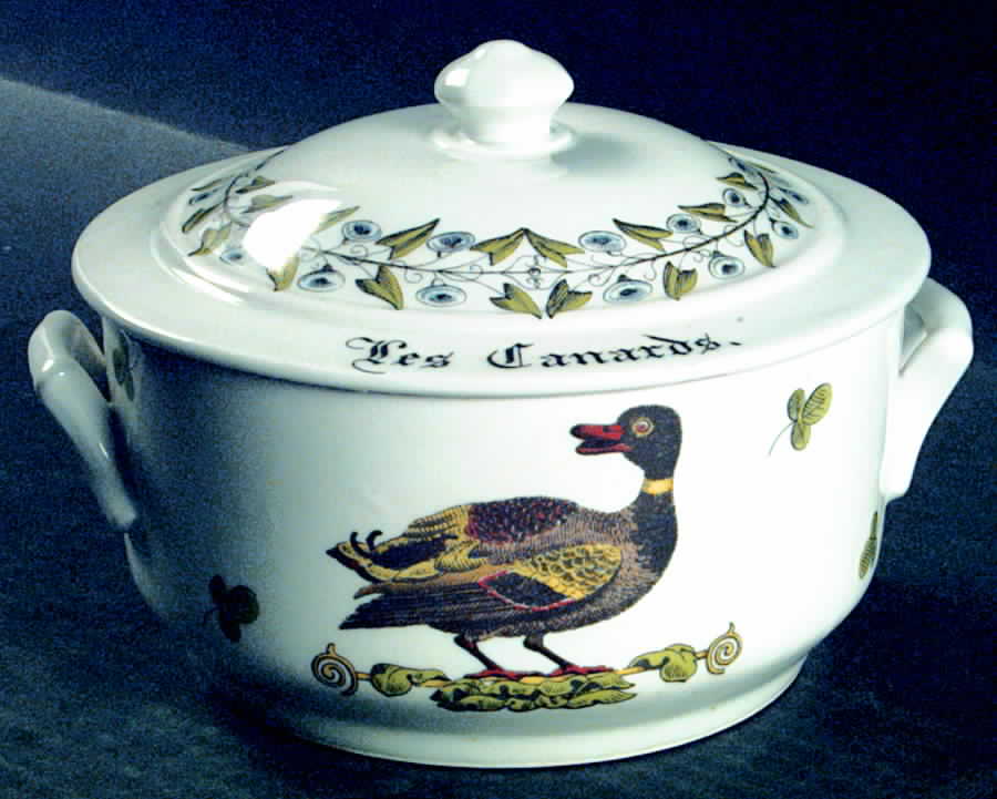 Chambord 1.25 Qt Round Covered Casserole by Porcelaine d'Auteuil-1