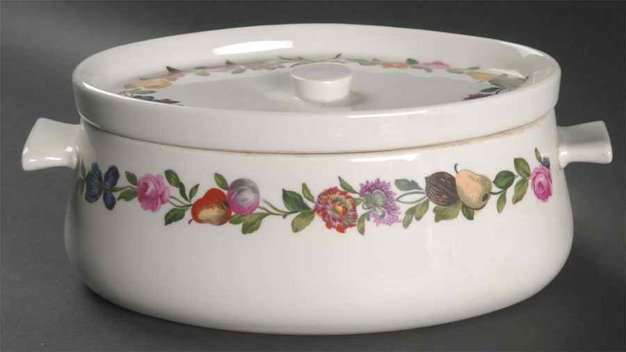 Les Quatre Saisons 2 Quart Oval Covered Casserole by Porcelaine De Paris-1