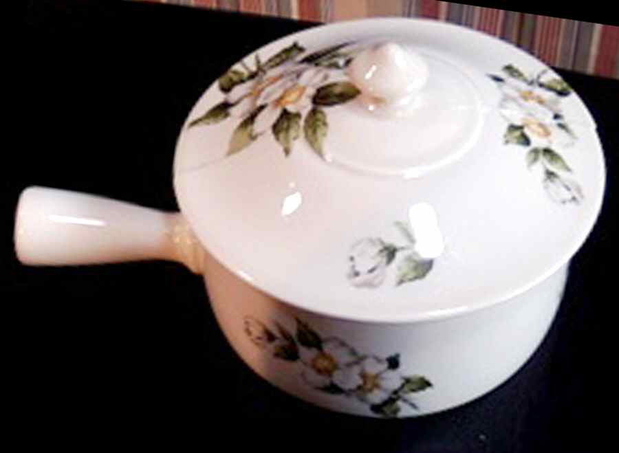 PDP1 1 Quart Saucepan & Lid by Porcelaine De Paris-1