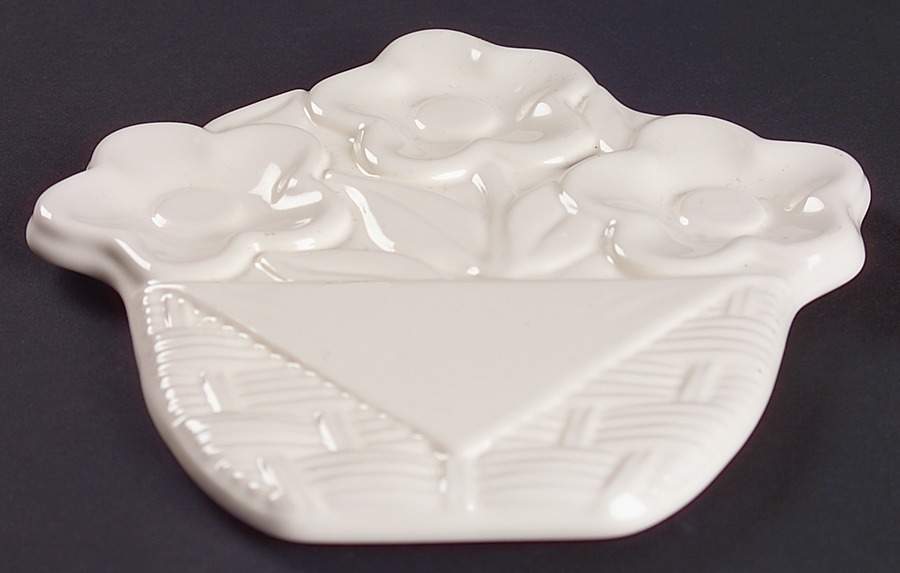 Acadia White Sculpted Trivet by Pfaltzgraff-1