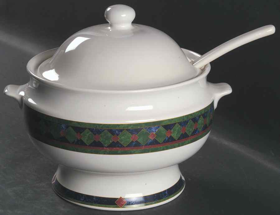 Amalfi Classic Tureen & Lid w/Ladle by Pfaltzgraff-1