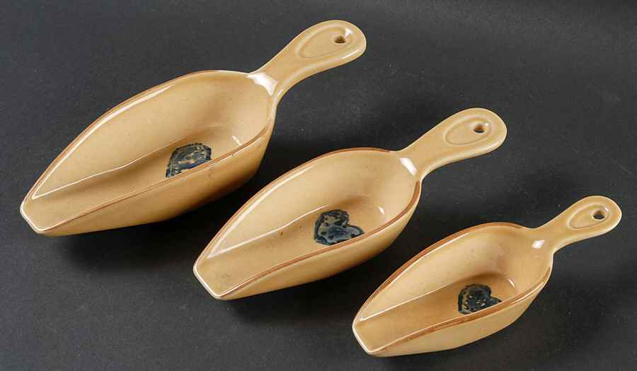 America (Discontinued 1989) 3 Piece) Scoop Set with Large,Medium & Small Scoop by Pfaltzgraff-1