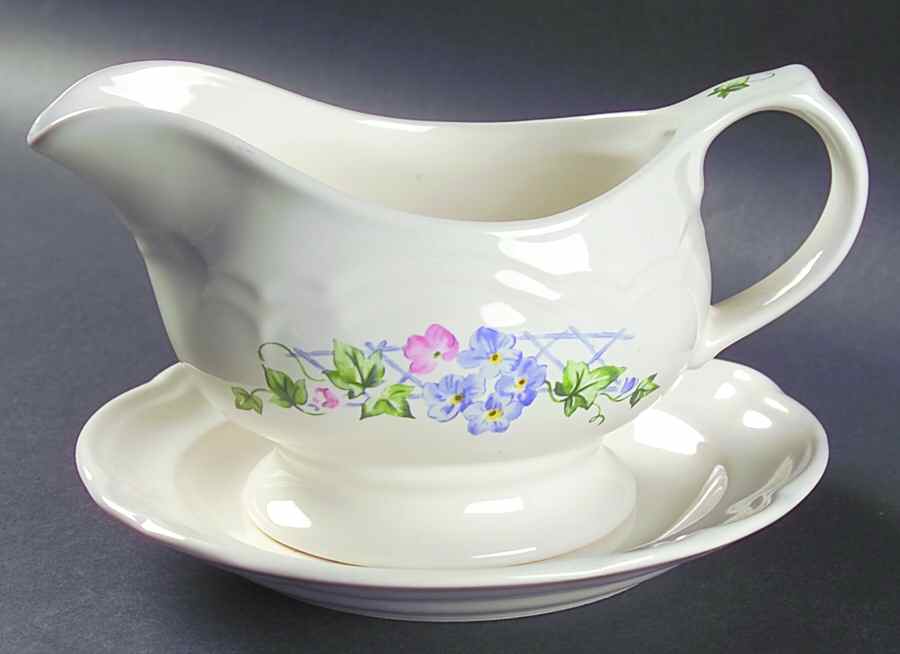 Annabelle Gravy Boat & Underplate by Pfaltzgraff-1