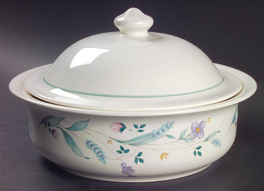 April 1.5 Qt Round Covered Casserole by Pfaltzgraff-1