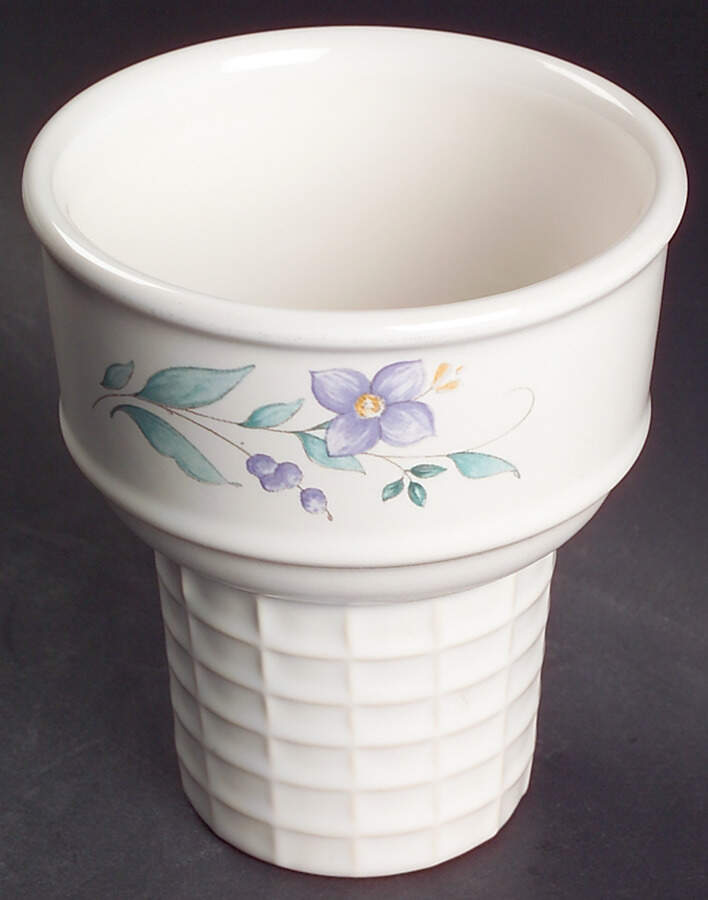 April Ice Cream Cone Shaped Dish by Pfaltzgraff-1