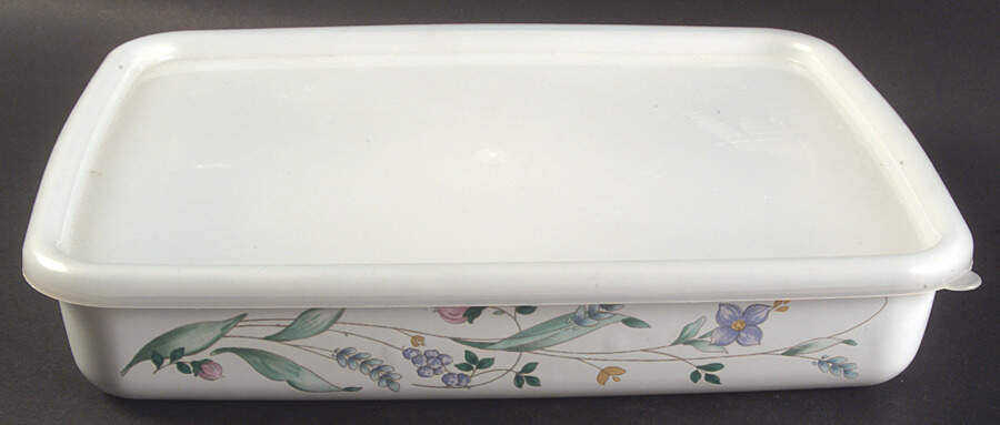 April 1" Rectangular Metal Baker with Plastic Lid by Pfaltzgraff-1