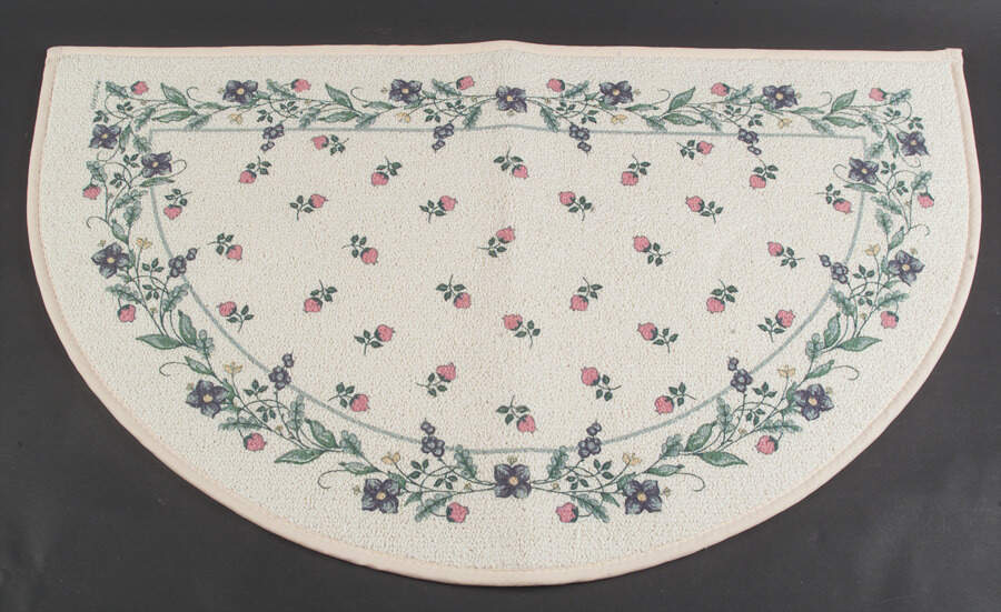 April Slice Rug by Pfaltzgraff-1