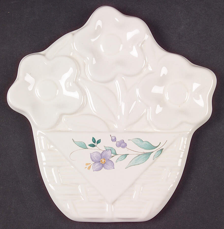 April Sculpted Trivet by Pfaltzgraff-1
