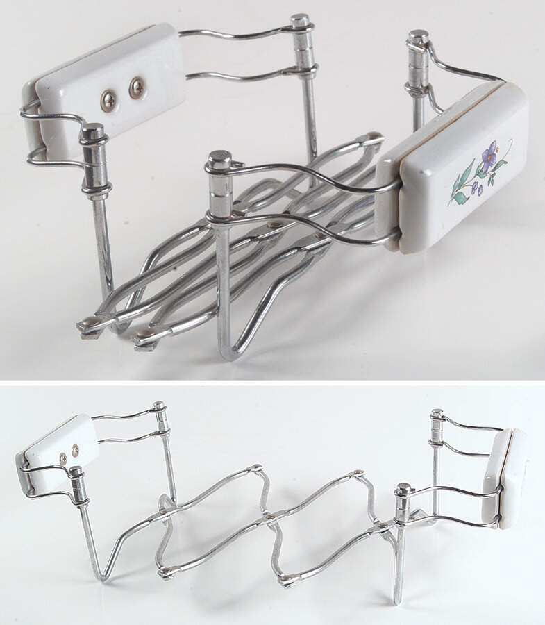 April Expandable Trivet by Pfaltzgraff-1