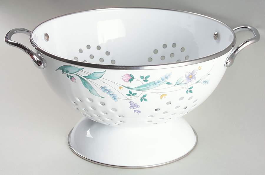 April 3 Quart Metal Colander by Pfaltzgraff-1