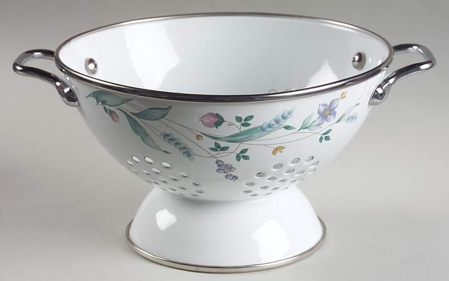 April 1.5 Quart Metal Colander by Pfaltzgraff-1