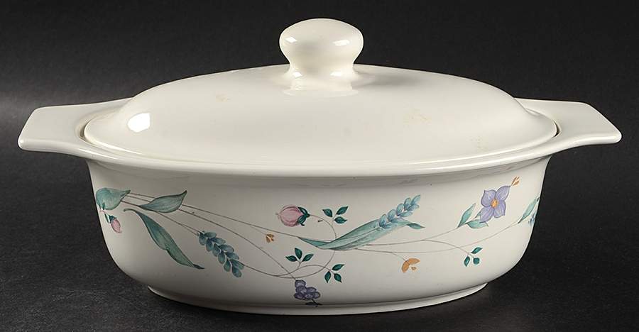 April 1.25 Quart Oval Covered Casserole by Pfaltzgraff-1