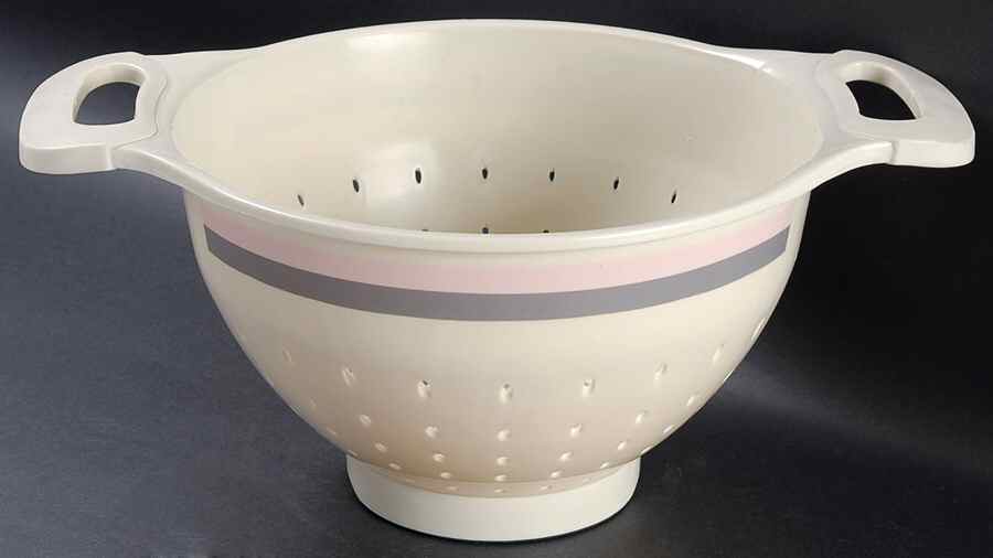 Aura Pink Melamine Colander by Pfaltzgraff-1