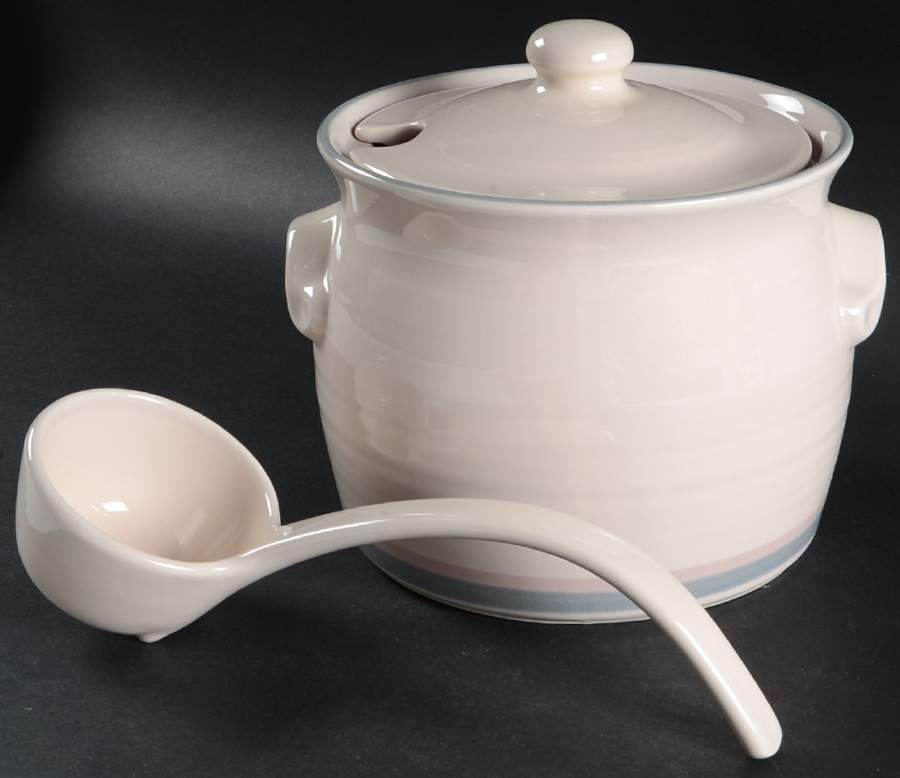 Aura Pink Tureen & Lid w/Ladle by Pfaltzgraff-1