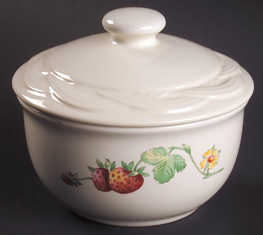 Berry Basket Sugar Bowl & Lid by Pfaltzgraff-1