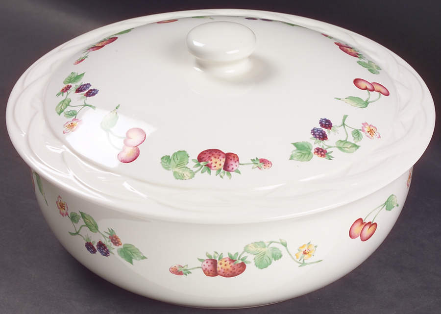 Berry Basket 2 Qt Round Covered Casserole by Pfaltzgraff-1