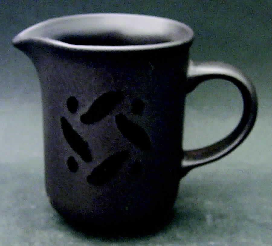 Black Pinwheels Creamer by Pfaltzgraff-1