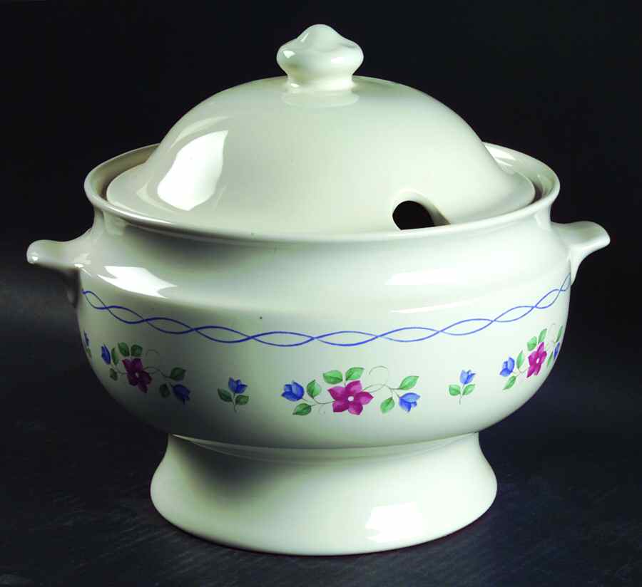 Bonnie Brae Tureen &  Lid by Pfaltzgraff-1