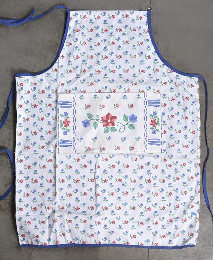 Bonnie Brae Cloth Kitchen Apron by Pfaltzgraff-1