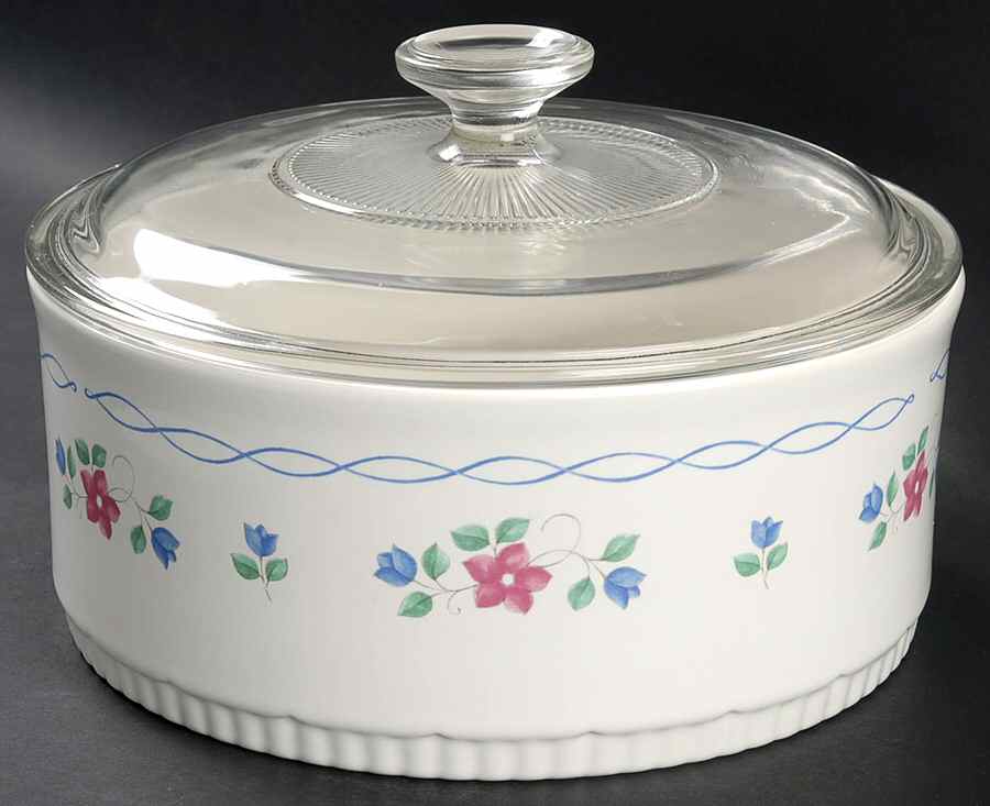 Bonnie Brae 2.5 Quart Round Covered Baker by Pfaltzgraff-1