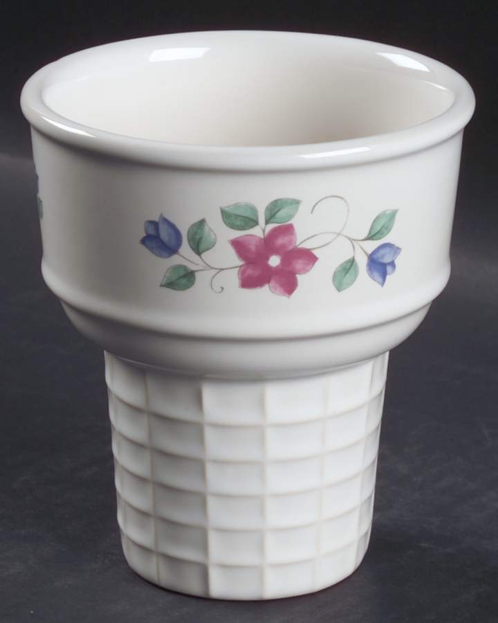 Bonnie Brae Ice Cream Cone Shaped Dish by Pfaltzgraff-1