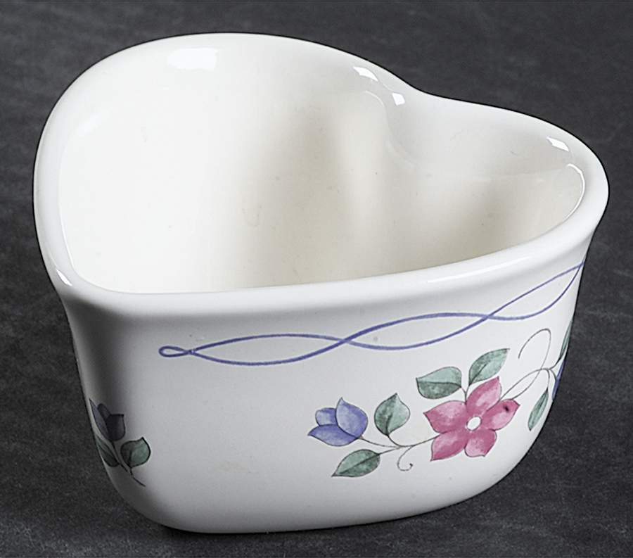 Bonnie Brae Heart Shaped Custard Cup by Pfaltzgraff-1