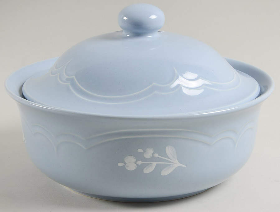 Bouquet 2 Qt Round Covered Casserole by Pfaltzgraff-1