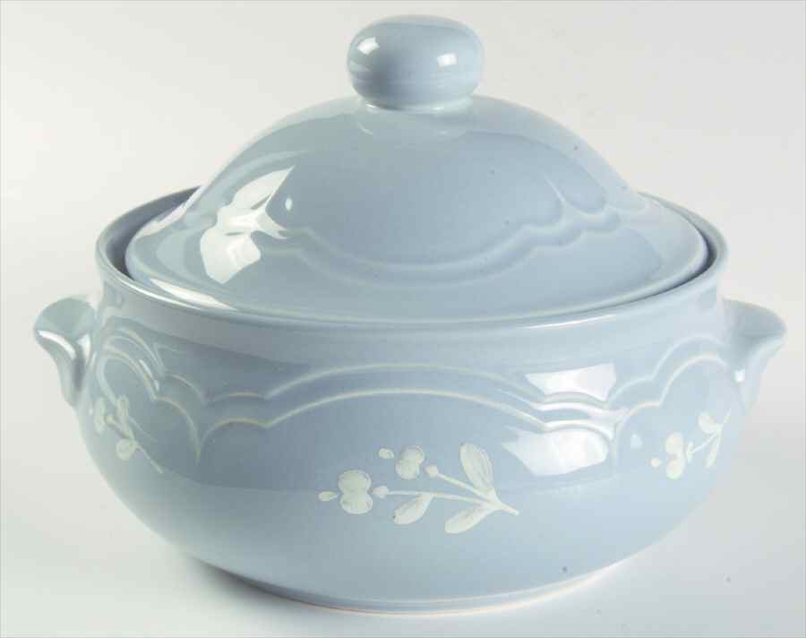 Bouquet 2 Qt Round Covered Casserole by Pfaltzgraff-1