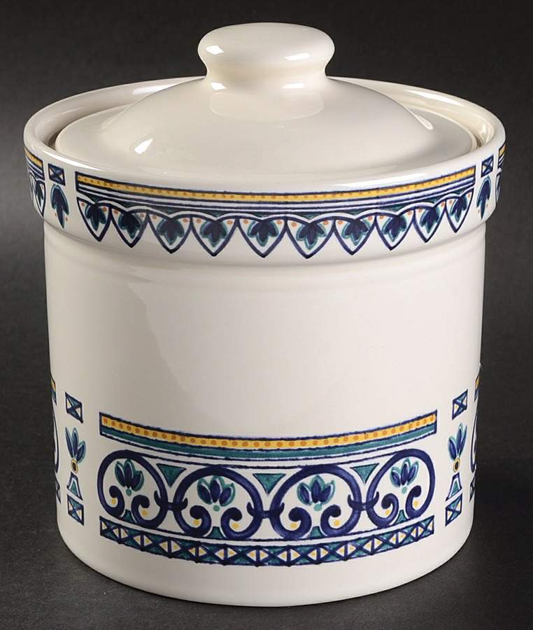 Capistrano Small Canister & Lid by Pfaltzgraff-1