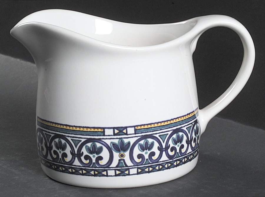 Capistrano Gravy Boat by Pfaltzgraff-1