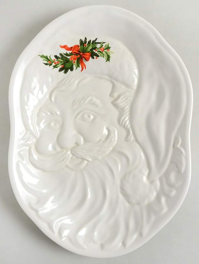 Christmas Heritage Embossed Santa Plate by Pfaltzgraff-1