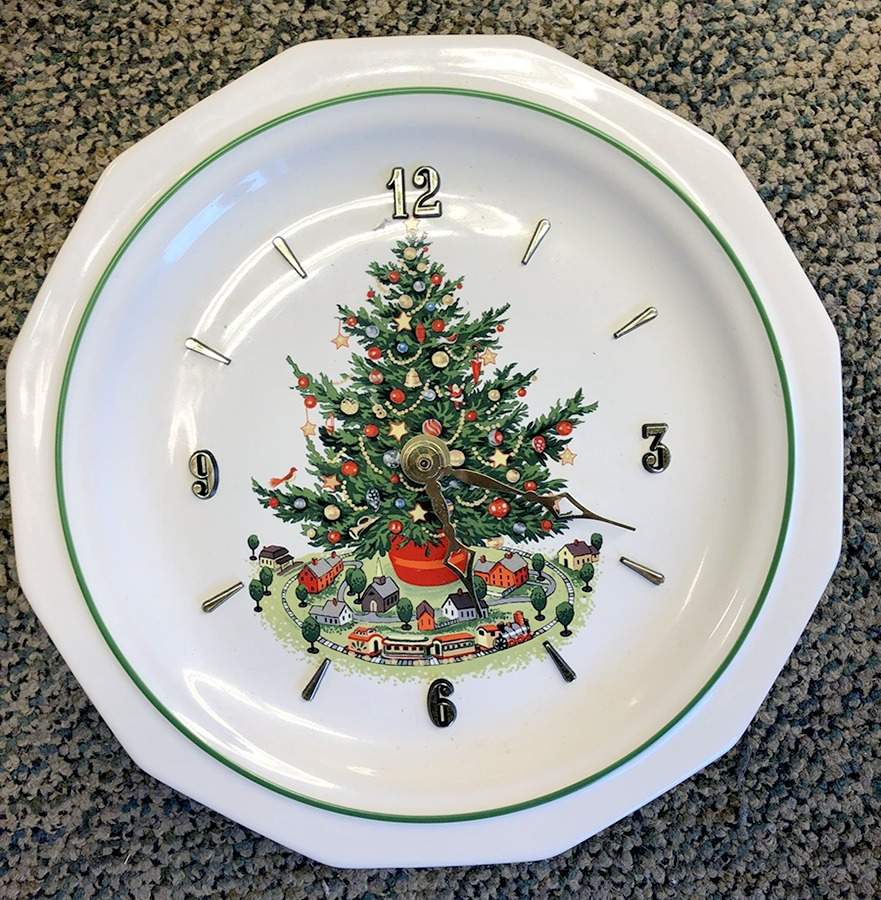 Christmas Heritage Clock Plate by Pfaltzgraff-1