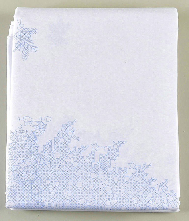 Christmas Heritage Rectangular Tablecloth 60" X 104" by Pfaltzgraff-1