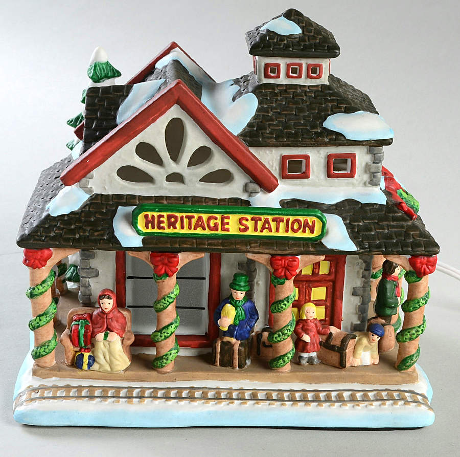 Christmas Heritage Electric Lighted House (Railroad Station) by Pfaltzgraff-1