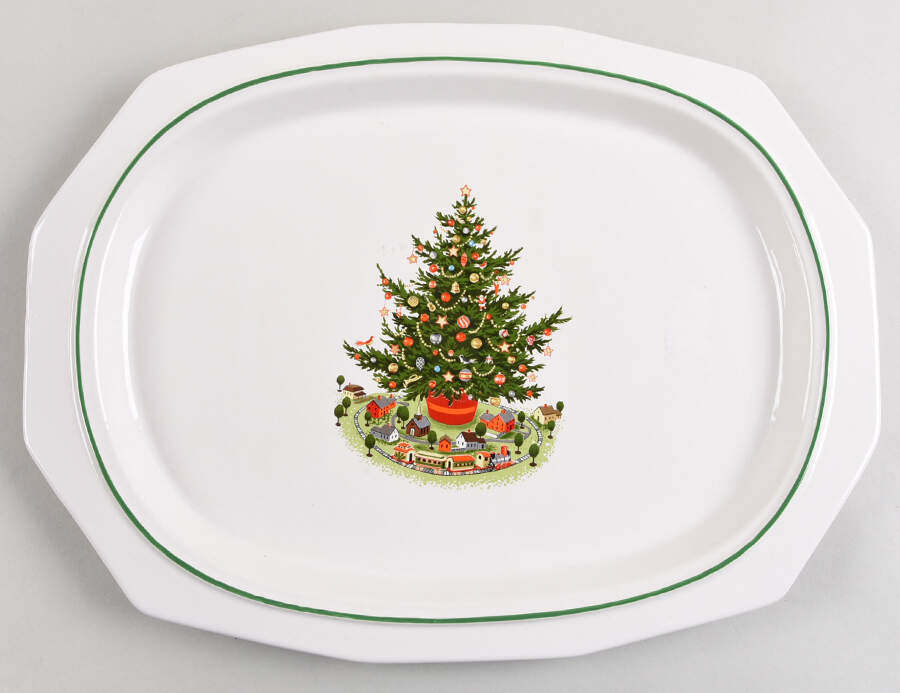 Christmas Heritage 16" Oval Serving Platter by Pfaltzgraff-1