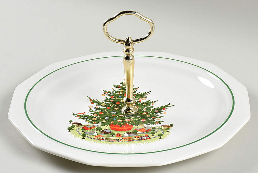 Christmas Heritage Round Serving Plate with Center Handle (Dp) Hc by Pfaltzgraff-1